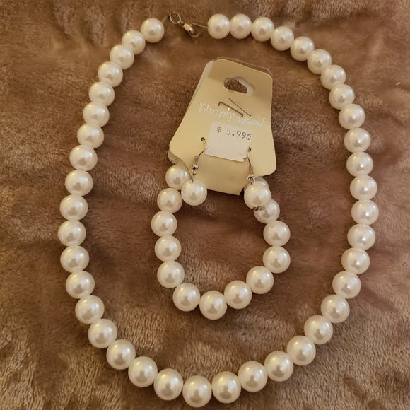 Imitation Pearl Necklace Set - Picture 1 of 2